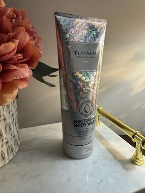 Bath & Body Works Platinum Moisturizing Body Wash - Holographic Silver